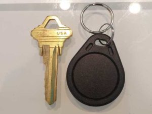 gold sc1 key and black key fob copy